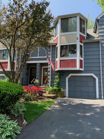 157 Treetop Cir Unit 157, Nanuet, NY 10954