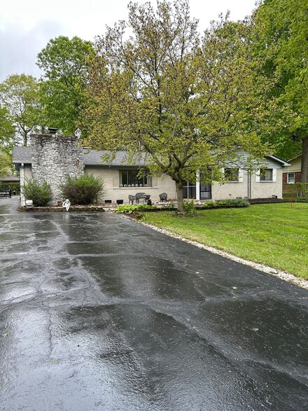 8448 Westridge Dr, Indianapolis, IN 46234