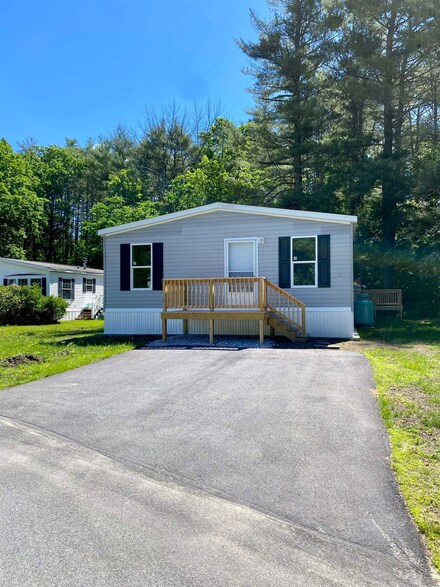 56 Estate Dr, Barrington, NH 03825