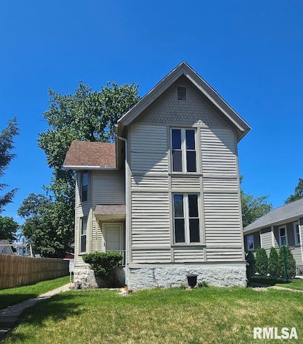 602 Kenilworth Ct, Clinton, IA 52732