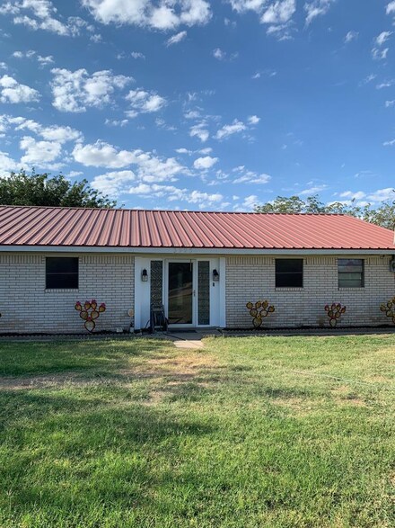 3925 W 8th St, Odessa, TX 79763