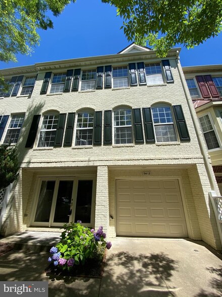 9412 Colonade Dr, Vienna, VA 22181