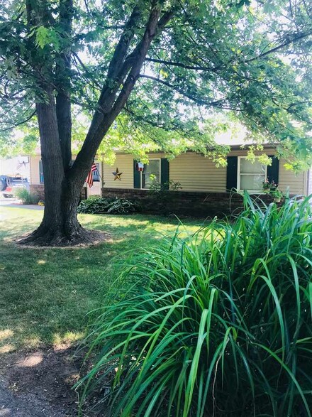 400 Terry Ln, Hamilton, IN 46742