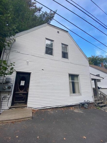 39 Highland Ave, Auburn, ME 04210