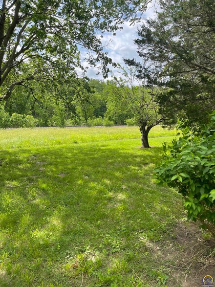 28080 Burr Oak Rd, Alma, KS 66401