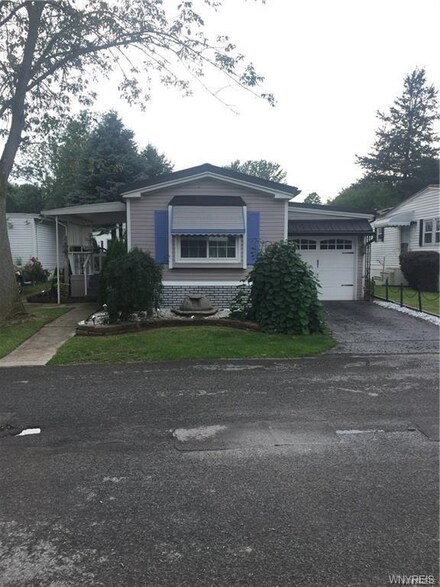 147 Whispering Pines Dr, Lockport, NY 14094