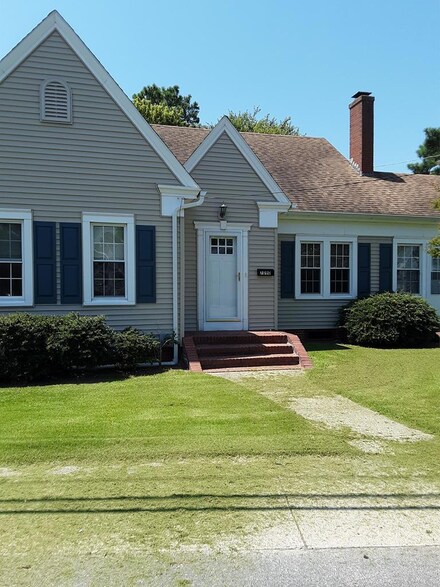 7090 Bunting Rd, Chincoteague Island, VA 23336