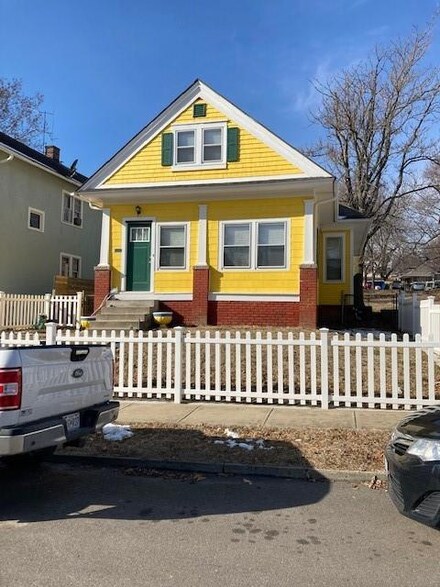 618 S 16th St, Saint Joseph, MO 64501