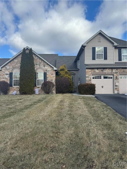835 Spring White Dr, Breinigsville, PA 18031