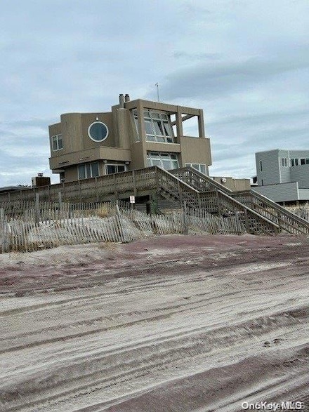 240 Wilmot Rd, Ocean Beach, NY 11770
