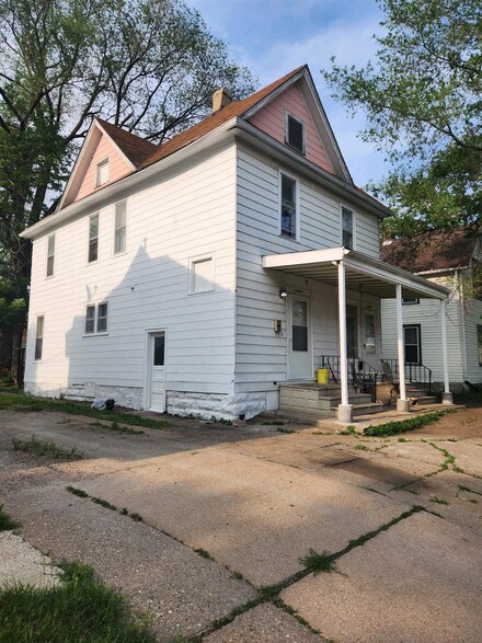 1425 Mulberry St, Waterloo, IA 50703