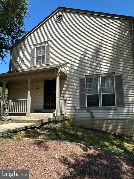 201 Post Oak Ct, Hyattsville, MD 20785