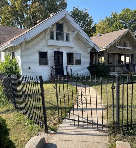 4246 Agnes Ave, Kansas City, MO 64130