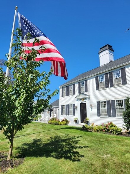 15 Onset Ave, Buzzards Bay, MA 02532