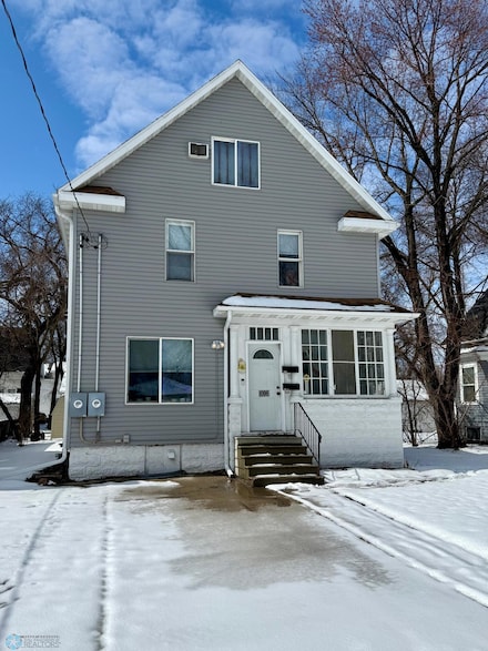 1006 10th St N, Fargo, ND 58102