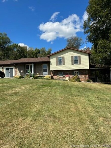 301 E Westminster Dr, Salem, IN 47167