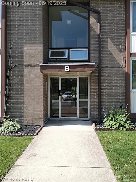 3901 Fort St Unit 204, Trenton, MI 48183