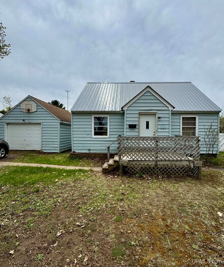 584 Elliott Ave, Ishpeming, MI 49849