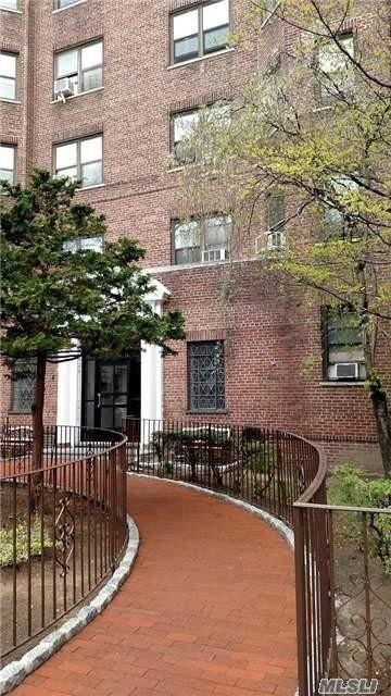 61-41 Saunders St Unit B49, Rego Park, NY 11374