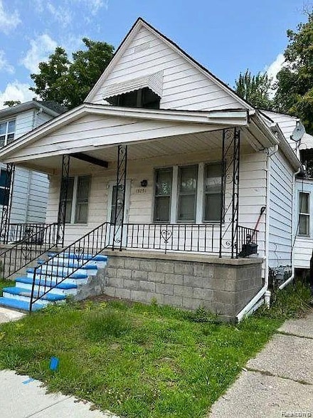15251 Maplewood Ave, Eastpointe, MI 48021