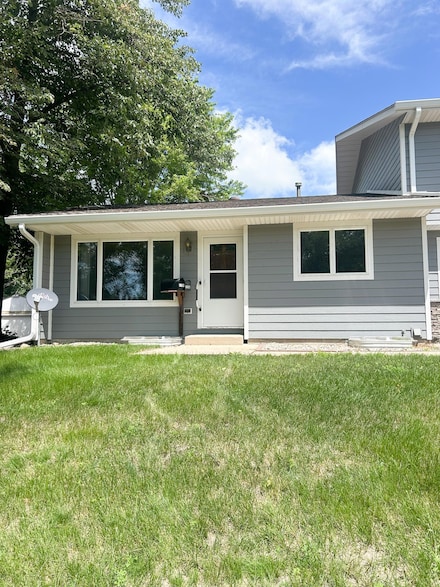 428 16th St, Windom, MN 56101