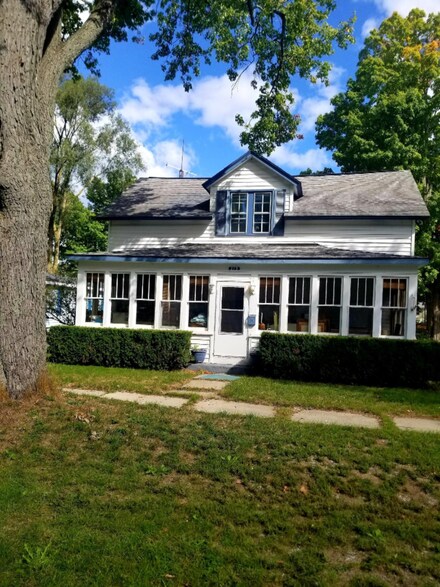 219 S Baldwin St, Whitehall, MI 49461