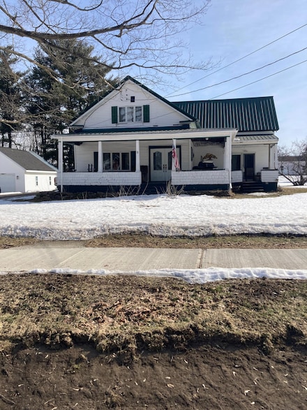 9 Franklin St, Chateaugay, NY 12920