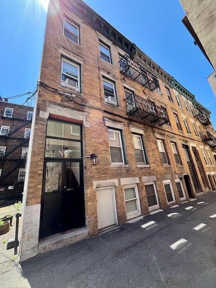 9 Noyes Place, Boston, MA 02113