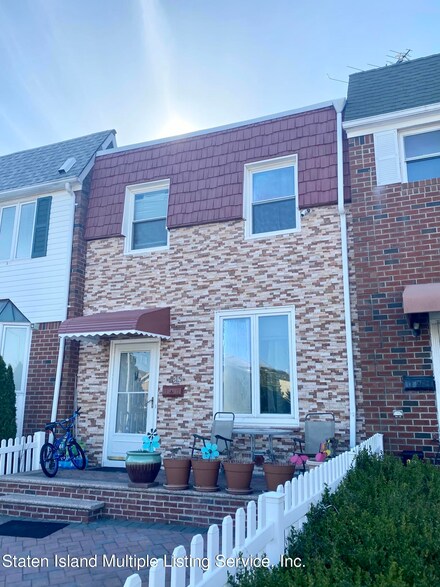 315 Hillman Ave, Staten Island, NY 10314