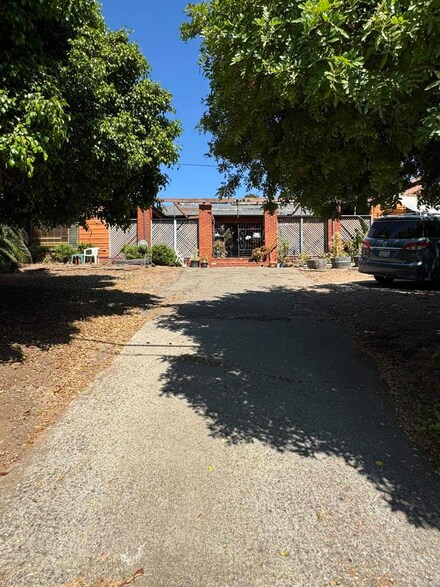 1482 Avocado Rd, Oceanside, CA 92054