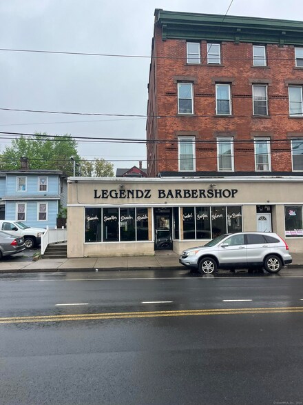 242 W Main St, Meriden, CT 06451