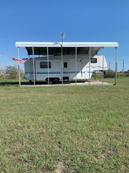 873 County Road 477, Palacios, TX 77465