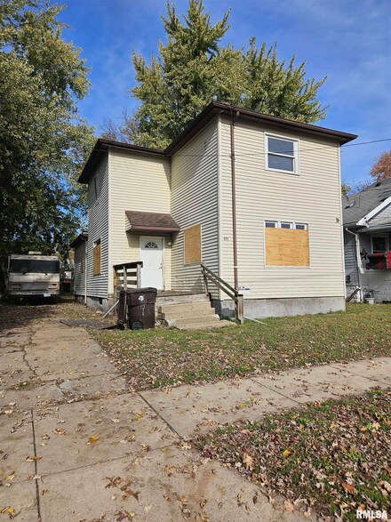 903 E Republic St, Peoria, IL 61603