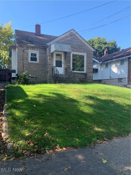 1450 Burkhardt Ave, Akron, OH 44301