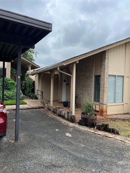 9731 Hefner Village Blvd, Oklahoma City, OK 73162