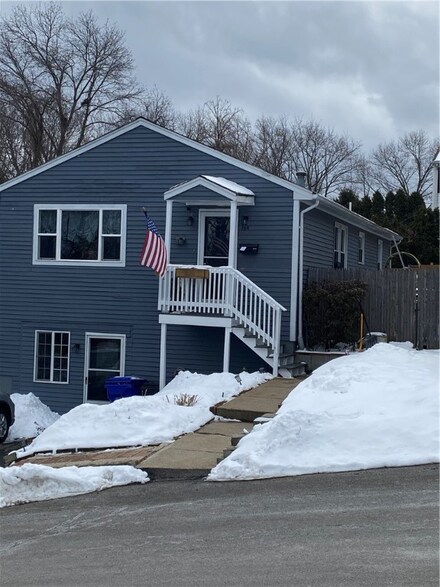 164 Seneca Ave, Pawtucket, RI 02860