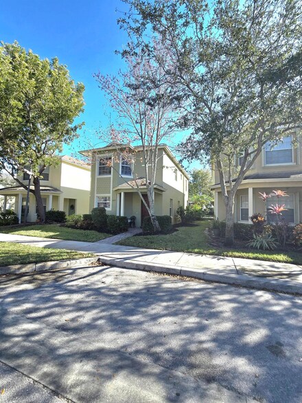 2017 SE Avon Park Dr, Port Saint Lucie, FL 34952
