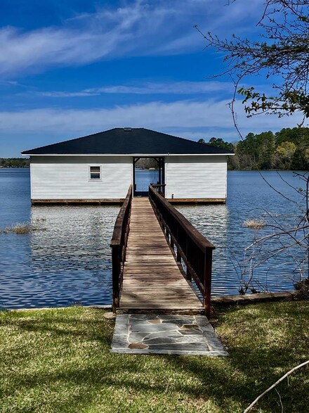 18630 Eastside Rd, Troup, TX 75789