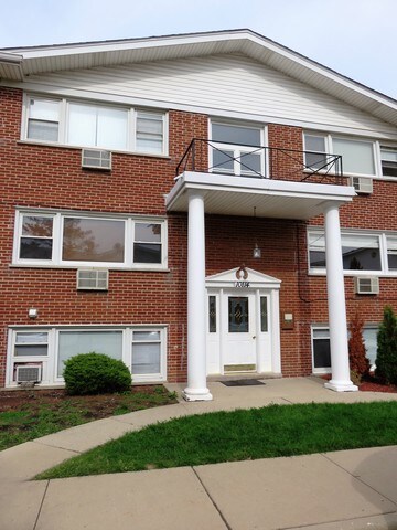 10114 Hartford Ct Unit 1B, Schiller Park, IL 60176