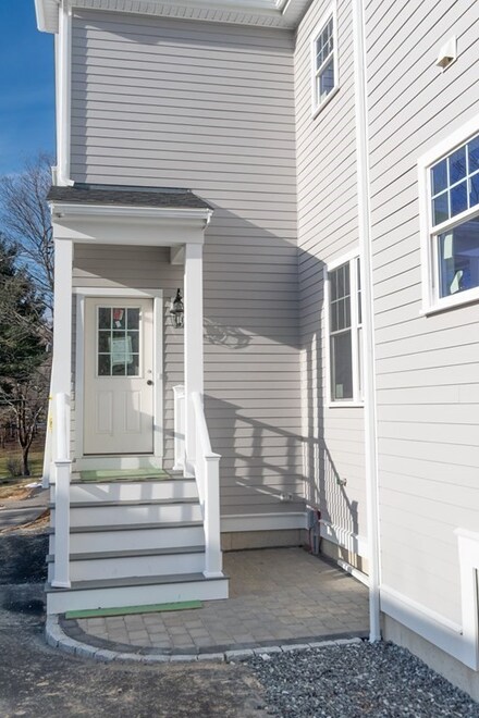460 Central Ave Unit 460, Needham Heights, MA 02494