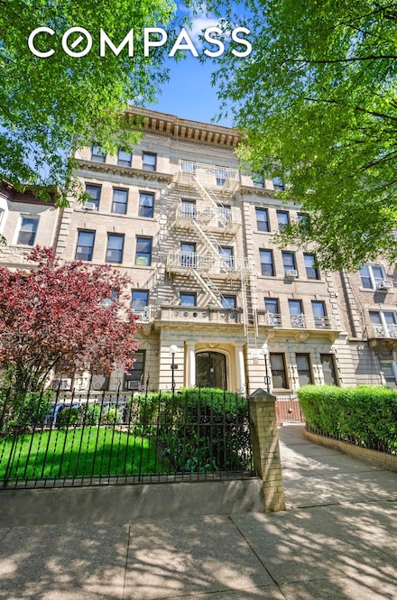 465 Eastern Pkwy Unit D, Brooklyn, NY 11216