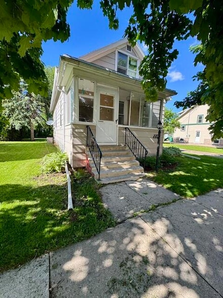219 E 9th St, Fond Du Lac, WI 54935