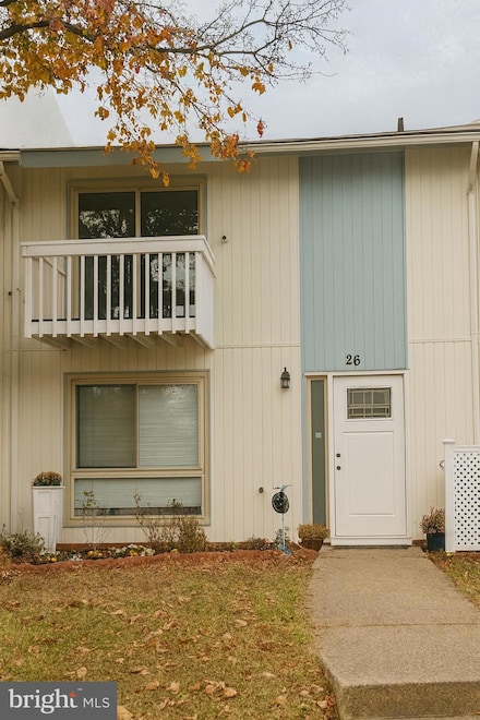 26 Carousel Ct, Sterling, VA 20164