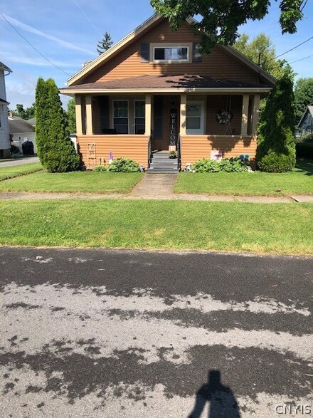 45 Grove Ave, Auburn, NY 13021