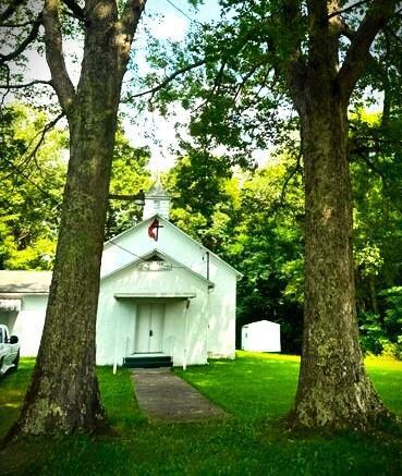 2704 Snowhill Rd, Mount Nebo, WV 26679