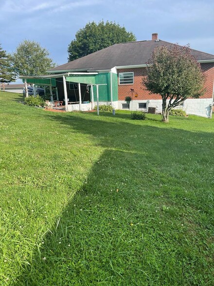 138 Spray Ln, Princeton, WV 24740