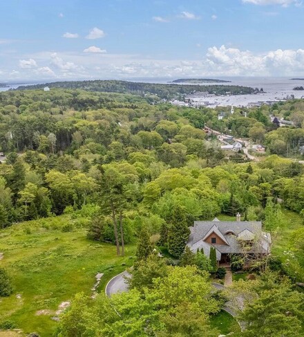 9 Jordan Dr, Boothbay Harbor, ME 04538