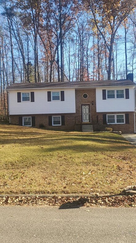 125 Leslie Ln, Danville, VA 24541