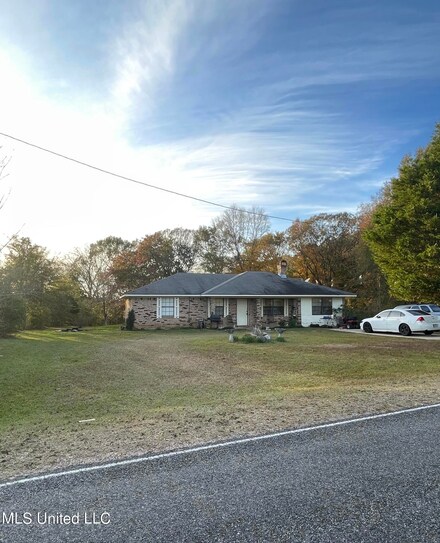 553 Joe Buckley Rd, Pinola, MS 39149