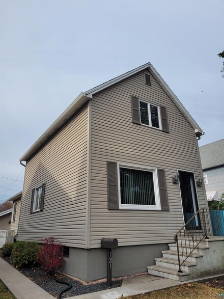 121 S 65th Ave W, Duluth, MN 55807